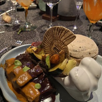 Cirque du Soleil - JOYA - Braised ribs with sauce, beans, veggies and tortilla chip with a side of puréed sweet potato. - Performing Arts Near Me - Playa del Carmen, ROO Cirque du Soleil - JOYA - Braised ribs with sauce, beans, veggies and tortilla chip with a side of puréed sweet potato. - Performing Arts Near Me - Playa del Carmen, ROO