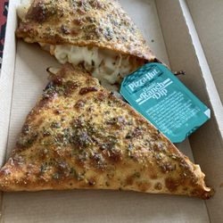 Pizza Hut - Buffalo Chicken Melt