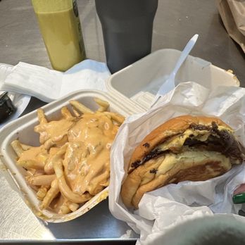 For The Win - Loaded Fries & Single Cheeseburger - Burgers Near Me - Los Angeles, California For The Win - Loaded Fries & Single Cheeseburger - Burgers Near Me - Los Angeles, California