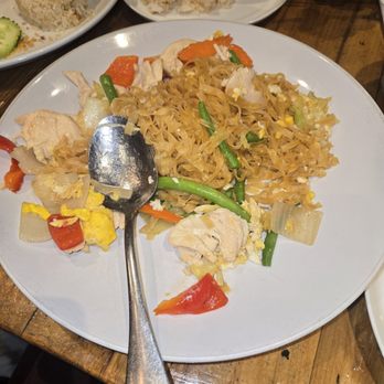 Rice Barn Thai Eatery & Wine Bar - Drunken Lady Noodles with sautéed Chicken and Veggies - Wine Bars Near Me - Vacaville, California