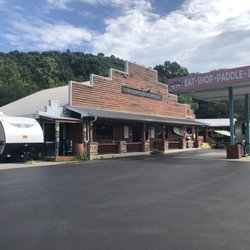 Big Rock Market - Front approach