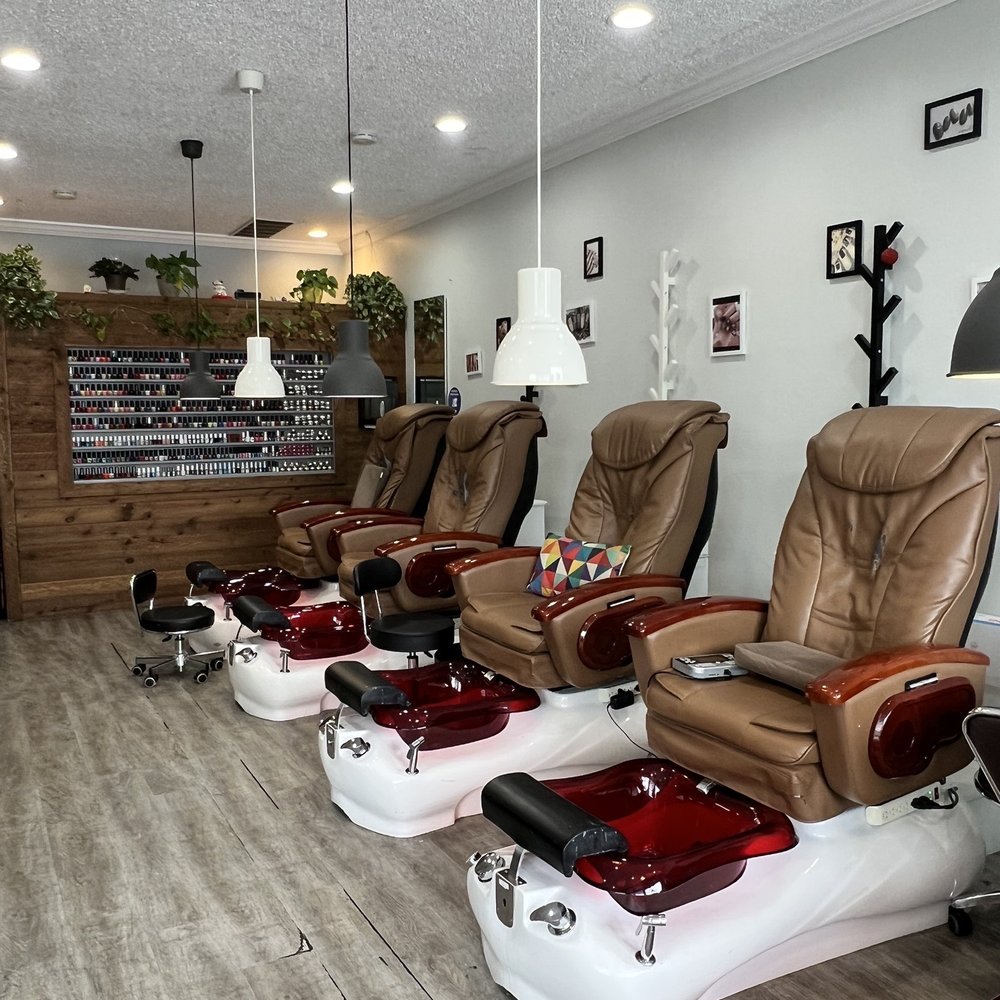 Rainbow Nail - Super nice pedicure massage chairs - Nail Salons Near Me - Dublin, California