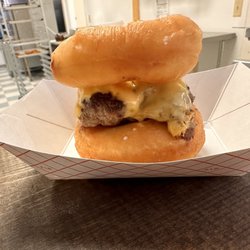 MuckaBella Cafe & Sweets - Donut burger