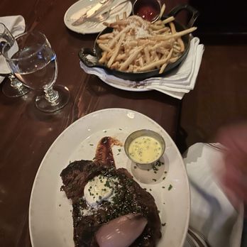 Lincoln Tavern & Restaurant - Steak Frites - New American Near Me - Boston, Massachusetts Lincoln Tavern & Restaurant - Steak Frites - New American Near Me - Boston, Massachusetts