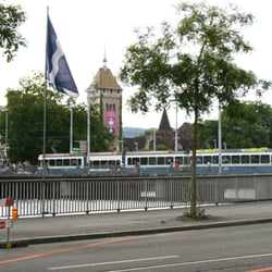 Tourist Information Zürich - Die Tourist Info im Hauptbahnhof /grad beim ersten Eingang links vom Landesmuseum)