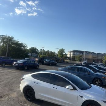 Lo Mo Pizzeria - The free parking lot behind Lo Mo Pizzeria. Handy since the front parking is often full. - Pizza Near Me - Norfolk, Virginia Lo Mo Pizzeria - The free parking lot behind Lo Mo Pizzeria. Handy since the front parking is often full. - Pizza Near Me - Norfolk, Virginia