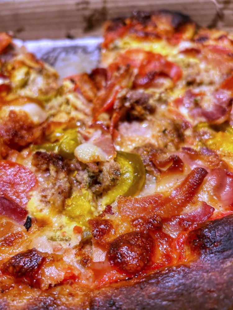 ERNIE’S PIZZERIA 291 Photos & 209 Reviews 1279 Whalley Ave, New