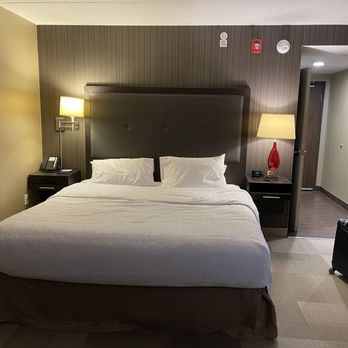 Hampton Inn & Suites by Hilton Toronto Markham - King bed - Hotels Near Me - Markham, Ontario Hampton Inn & Suites by Hilton Toronto Markham - King bed - Hotels Near Me - Markham, Ontario