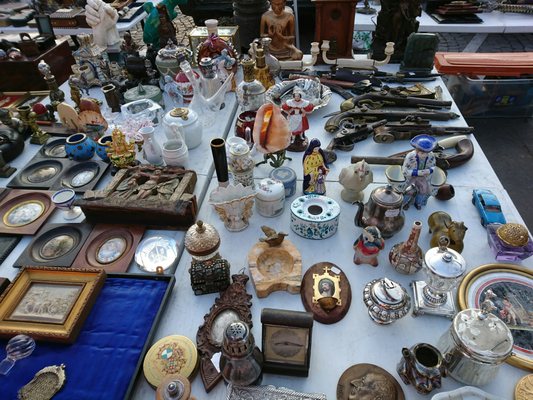 Marché aux puces de la Porte de Vanves by null