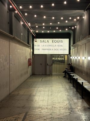 SALA EQUIS by null