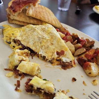 Lino's Restaurant - Jalapeño Popper Omlett with home fries and sourdough bread - Breakfast & Brunch Near Me - Sanbornville, New Hampshire Lino's Restaurant - Jalapeño Popper Omlett with home fries and sourdough bread - Breakfast & Brunch Near Me - Sanbornville, New Hampshire