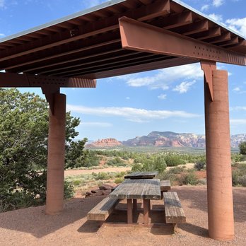 Western Gateway Trails - Shaded picnic tables with a beautiful Sedona scenery to enjoy. - Hiking Near Me - Sedona, Arizona Western Gateway Trails - Shaded picnic tables with a beautiful Sedona scenery to enjoy. - Hiking Near Me - Sedona, Arizona