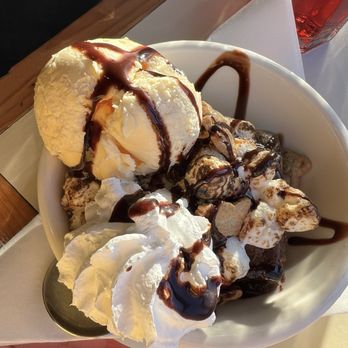 Red Canyon Lodge - S'mores brownie sundae - Resorts Near Me - Dutch John, Utah Red Canyon Lodge - S'mores brownie sundae - Resorts Near Me - Dutch John, Utah
