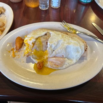 El Valle Mexican Food - Delicious burrito with eggs on the side. Really good food and service was fast. - Mexican Near Me - Santa Fe, Texas El Valle Mexican Food - Delicious burrito with eggs on the side. Really good food and service was fast. - Mexican Near Me - Santa Fe, Texas