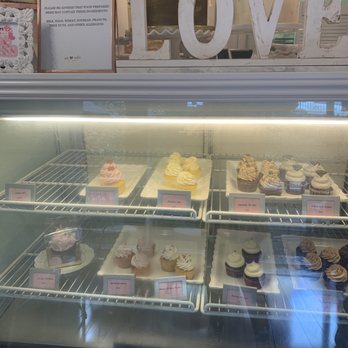 We Heart Cake Company - Cupcakes! Yum! - Bakeries Near Me - Honolulu, Hawaii We Heart Cake Company - Cupcakes! Yum! - Bakeries Near Me - Honolulu, Hawaii