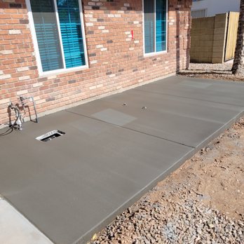 Garza Concrete - Patio in front of house - Masonry/Concrete Near Me