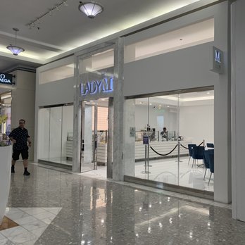 Lady M Cake Boutique - Bakeries Near Me - Tysons, Virginia