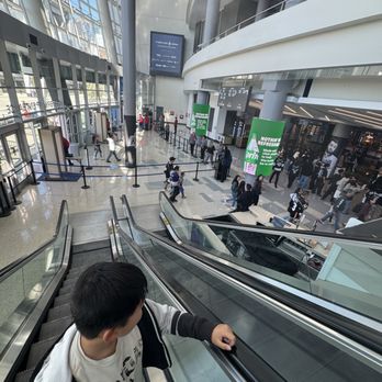 Crypto Arena - The main escalator has two way traffic - Stadiums & Arenas Near Me - Los Angeles, California