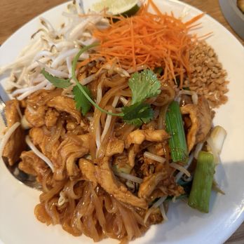 Le Dee Thai Cuisine - Thai Near Me - Chino Hills, California