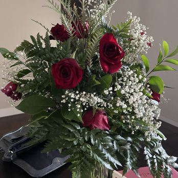 Loves Florist - Received 2/14, photo taken morning of 2/18. - Florists Near Me - Chula Vista, California Loves Florist - Received 2/14, photo taken morning of 2/18. - Florists Near Me - Chula Vista, California