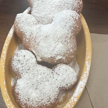 Scat Cat's Club - Lounge - Three piece Beignets - Themed Cafes Near Me - Lake Buena Vista, Florida