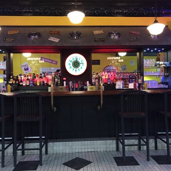 The Junkyard Dog - Pic of the bar. It had just opened for the day so don't be discouraged by no one sitting yet. Ha! - Hot Dogs Near Me - Jackson, Michigan