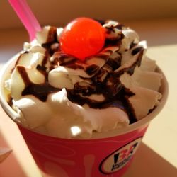 Dunkin' - Classic sundae
