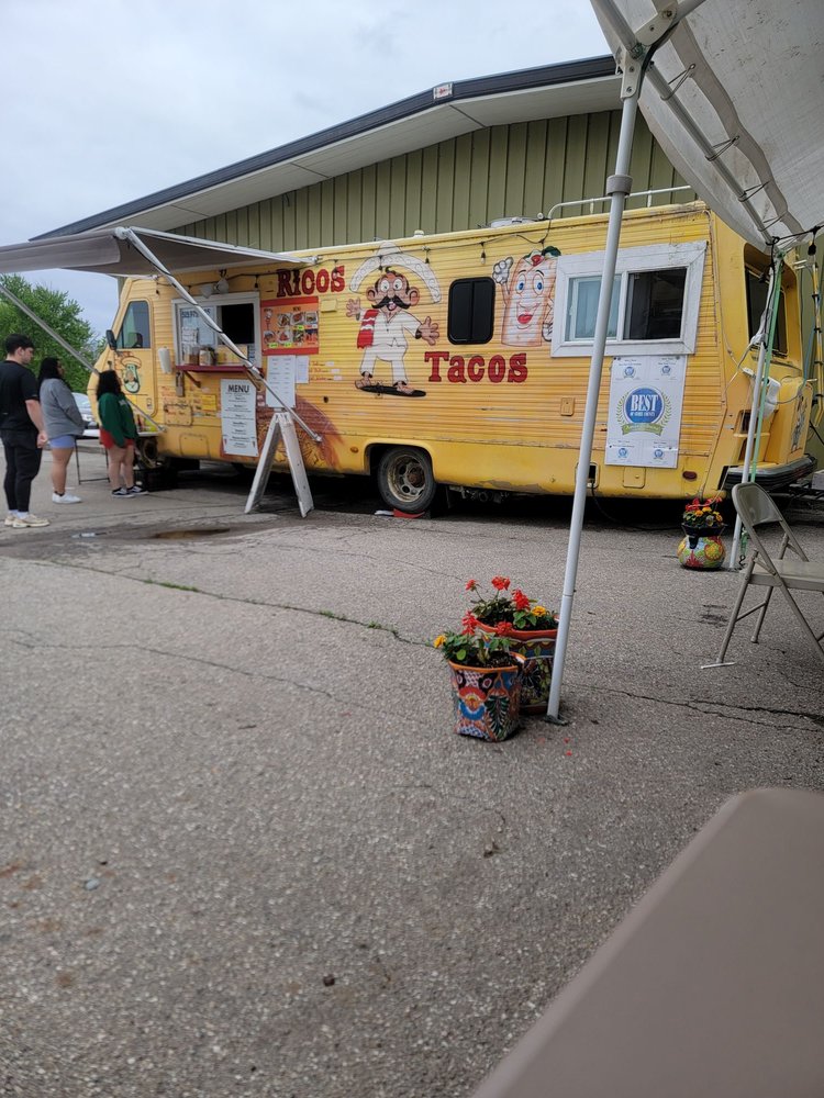 Rico's Tacos Logo