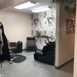 Exclusive Touch Salon - Salon shampoo area