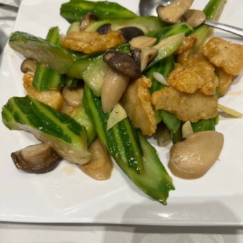 Vintage Garden - Stir fried cuttle fish cake with oyster mushroom and veggie - Chinese Near Me - Toronto, Ontario Vintage Garden - Stir fried cuttle fish cake with oyster mushroom and veggie - Chinese Near Me - Toronto, Ontario
