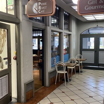 Prime Roast Cafe - Hallway entrance - Cafes Near Me - Honolulu, Hawaii