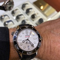 Hal Davis Jewelers - Omega Watch counter