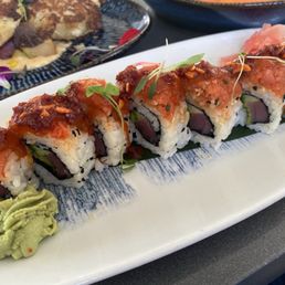 Spicy Tuna roll with crispy garlic Spicy Tuna roll with crispy garlic