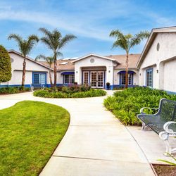 Ivy Terrace at Garden Grove - Community patio