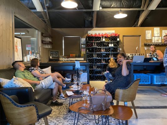 Pasoport Wine Company by null