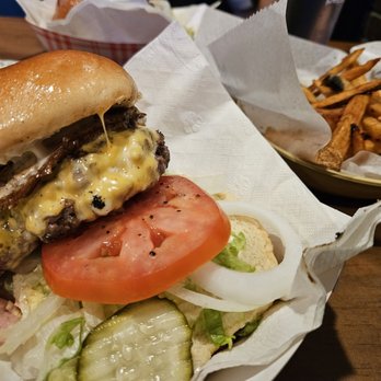Stella's Bar and Grill - Bars Near Me - Bellevue, Nebraska