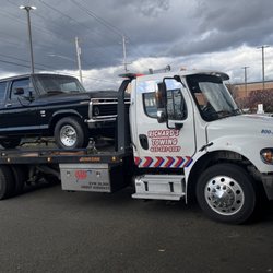 Richard's Towing - Another classic truck