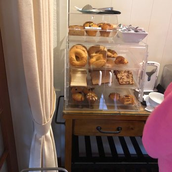 El Pueblo Inn - Continental Breakfast Carb offerings - Hotels Near Me - Sonoma, California El Pueblo Inn - Continental Breakfast Carb offerings - Hotels Near Me - Sonoma, California