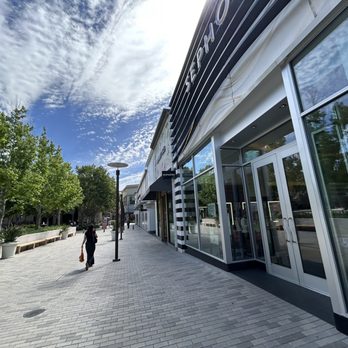Broadway Plaza - Shopping Centers Near Me - Walnut Creek, California