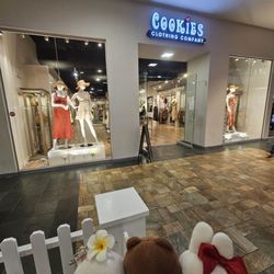 Cookie's Clothing - Outside