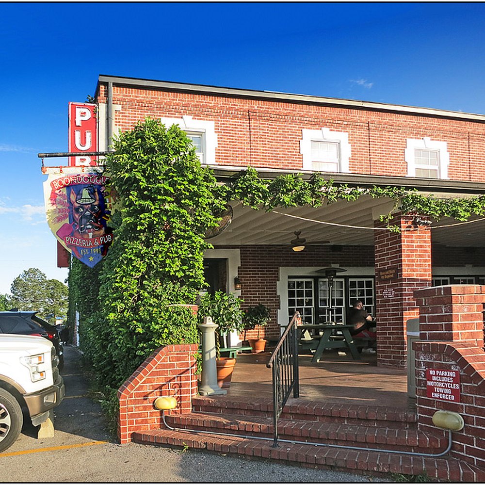 Boondoggles Pub - The entrance - Bars Near Me - El Lago, Texas
