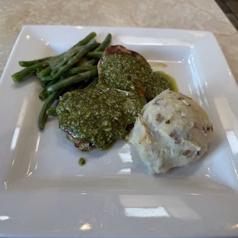 Cafe Express - Basil Pesto Chicken with Green Beans and Side Garlic Mashed Potatoes - Sandwiches Near Me - Houston, Texas