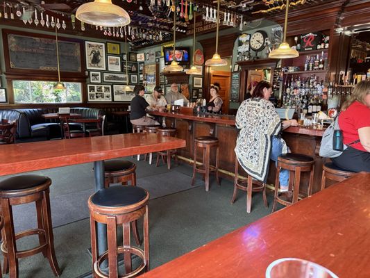 Parkway Tavern by null