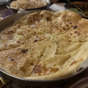 Cafe Maharani - Garlic cheese stuffed naan - Indian Near Me - Honolulu, Hawaii