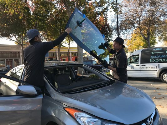 AUTO GLASS EXPRESS - Updated March 2026 - 149 Photos & 671 Reviews ...