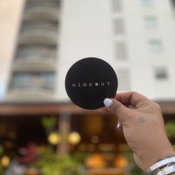 Hideout - Outdoor seating - Bars Near Me - Honolulu, Hawaii