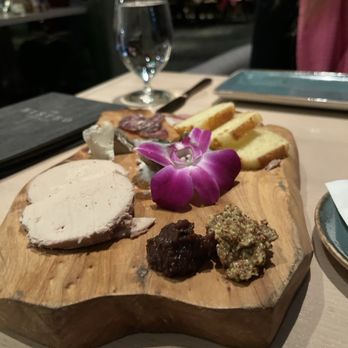 The Bistro Edgewood - Charcuterie board - New American Near Me - Stateline, Nevada The Bistro Edgewood - Charcuterie board - New American Near Me - Stateline, Nevada