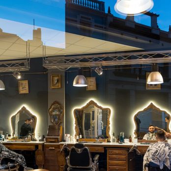 Tian Stil Home - vista del salón - Barbers Near Me - Vinaroz, CS Tian Stil Home - vista del salón - Barbers Near Me - Vinaroz, CS