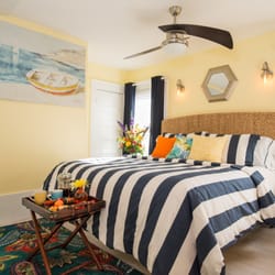 Barcelona Lakeside Bed and Breakfast - Alford Room