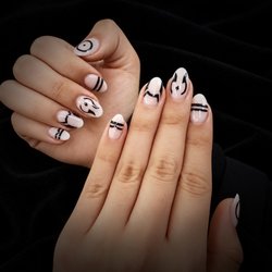 Pure Nails Spa - A little mystery, a lot of elegance. Halloween details, the Pure way.
